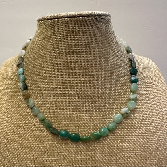 Gorgeous Genuine Gemstone Necklace- polished green w/ sterling silver clasp - Picture 1 of 7